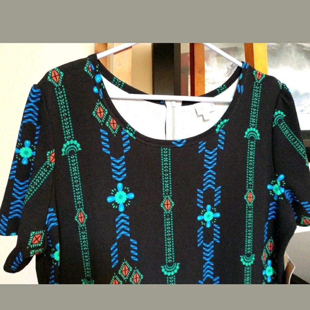 📵SOLD🚫 Lularoe Amelia AZTEC Print Textured - Picture 2 of 5